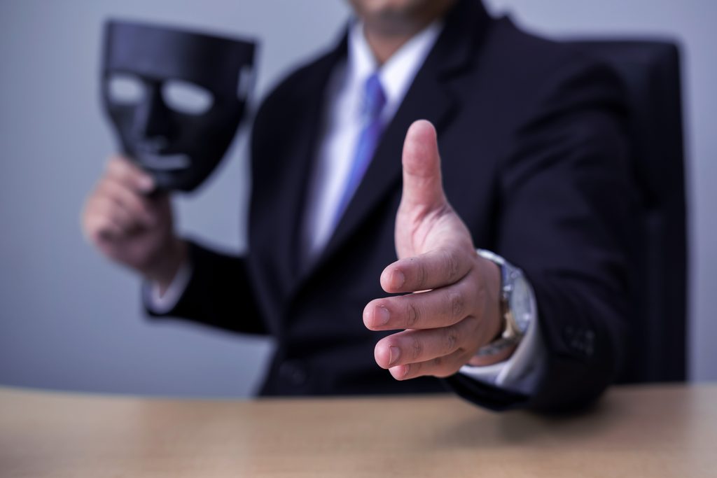 Golpes que usam o nome do correspondente prejudicam sua reputação, a confiança dos clientes e os próximos negócios.